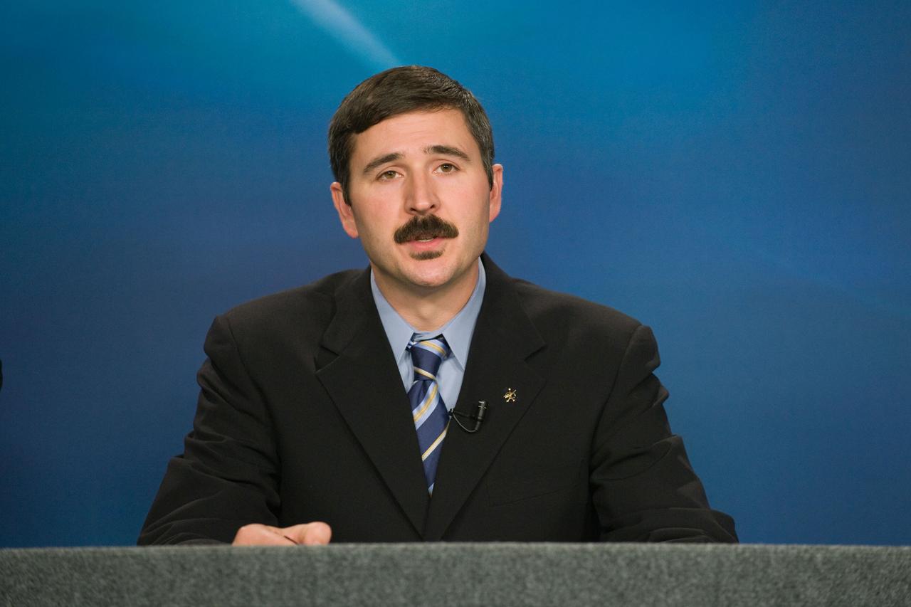 PHOTO DATE: 11-18-09 LOCATION: Bldg. 2S - Rm 122 Press Conference SUBJECT:   STS-129 Flight Day 3 Mission Status Briefing with Michael Sarafin PHOTOGRAPHER: Lauren Harnett