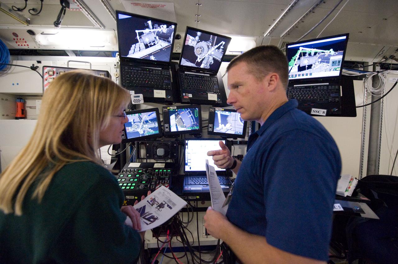 JSC2009-E-246727 (4 Dec. 2009) --- Astronauts Terry Virts, STS-130 pilot; and Kathryn Hire, mission specialist, participate in a robotics training session in the Jake Garn Simulation and Training Facility at NASA's Johnson Space Center.