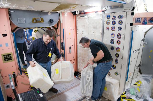 NASA image: STS-130 crew during ISS transfer training