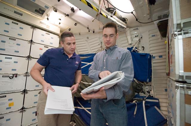 NASA image: STS-130 crew during SSMTF IN/EG TIMELINE training in building 9NW 