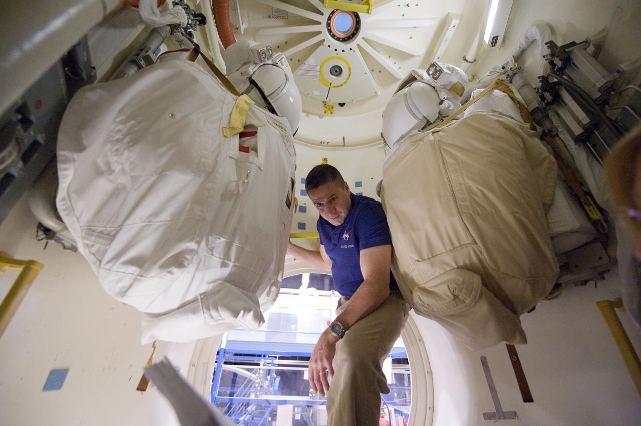 JSC2009-E-286952 (22 Dec. 2009) --- Astronaut George Zamka, STS-130 commander, participates in an ingress/egress timeline training session in a shuttle mock-up in the Space Vehicle Mock-up Facility at NASA's Johnson Space Center.