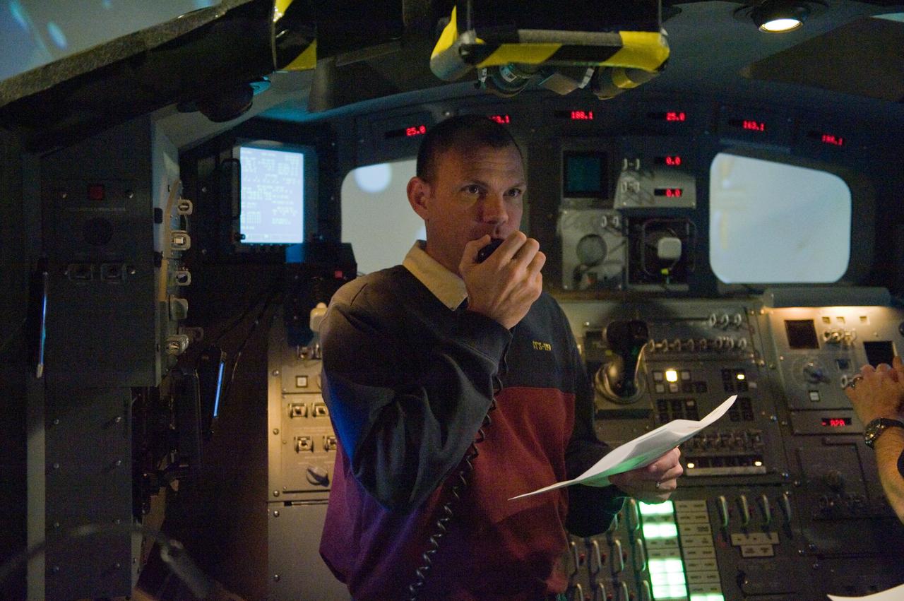 JSC2009-E-286961 (22 Dec. 2009) --- Astronaut Tony Antonelli, STS-132 pilot, uses a communication system during an exercise in the systems engineering simulator in the Avionics Systems Laboratory at NASA?s Johnson Space Center. The facility includes moving scenes of full-sized International Space Station components over a simulated Earth.