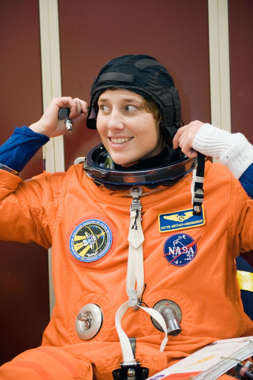JSC2009-E-287964 (9 Dec. 2009) --- NASA astronaut Dorothy Metcalf-Lindenburger, STS-131 mission specialist, dons a training version of her shuttle launch and entry suit in preparation for a training session in the Space Vehicle Mock-up Facility at NASA's Johnson Space Center.