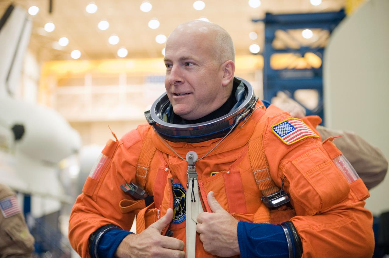 JSC2009-E-287975 (9 Dec. 2009) --- NASA astronaut Alan Poindexter, STS-131 commander, dons a training version of his shuttle launch and entry suit in preparation for a training session in the Space Vehicle Mock-up Facility at NASA?s Johnson Space Center.