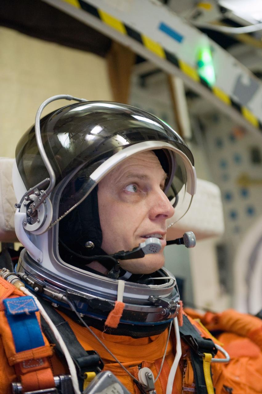JSC2009-E-287993 (9 Dec. 2009) --- NASA astronaut Clayton Anderson, STS-131 mission specialist, participates in a training session in one of the full-scale trainers in the Space Vehicle Mock-up Facility at NASA's Johnson Space Center. Attired in a training version of his shuttle launch and entry suit, Anderson is seated on the middeck for a post insertion/de-orbit training session.