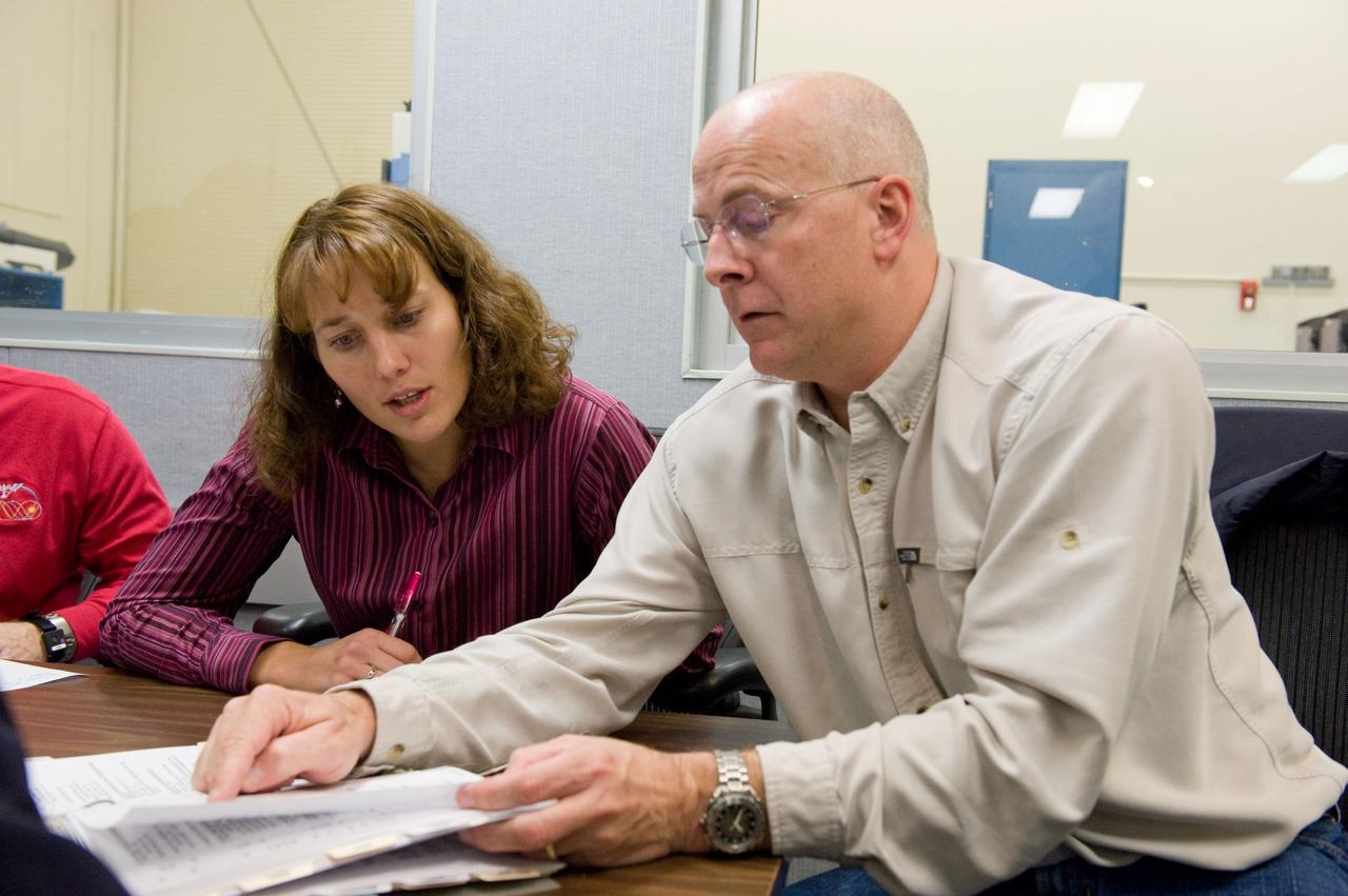 JSC2010-E-006683 (5 Jan. 2010) --- NASA astronauts Alan Poindexter, STS-131 commander; and Dorothy Metcalf-Lindenburger, mission specialist, participate in an undocking timeline training session in the Mission Simulation Development Facility at NASA's Johnson Space Center.