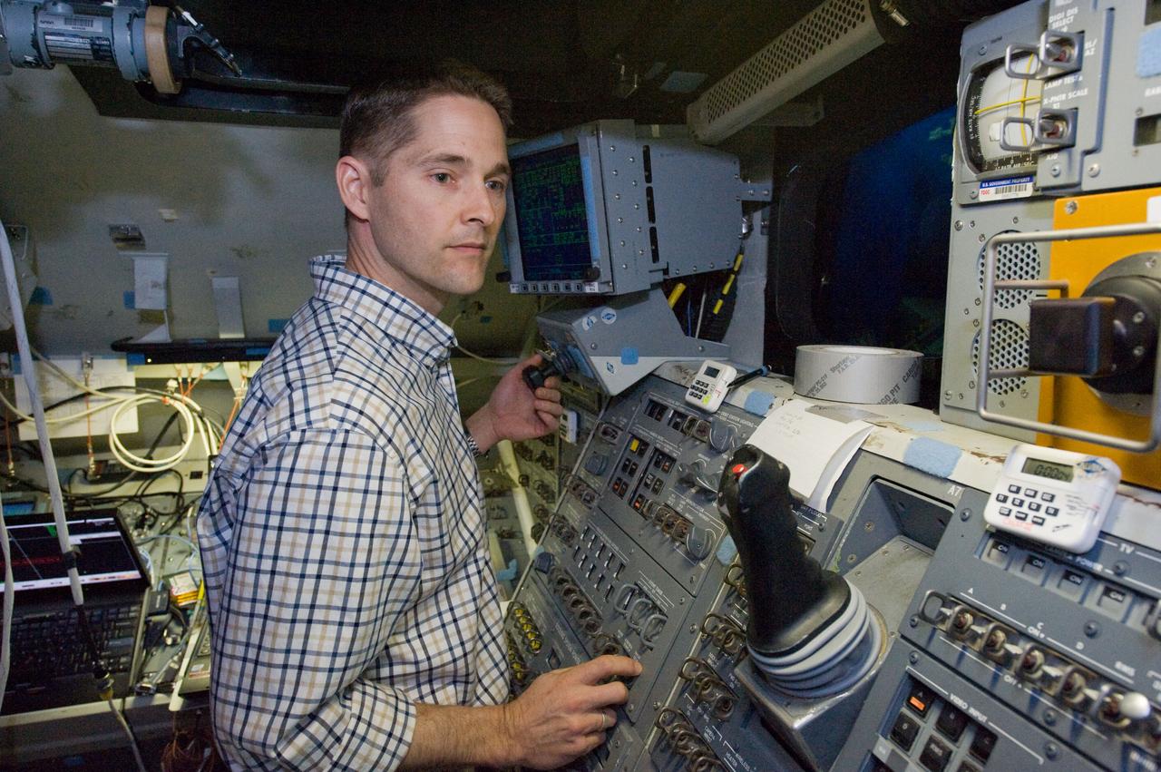 JSC2010-E-006698 (5 Jan. 2010) --- NASA astronaut James P. Dutton Jr., STS-131 pilot, participates in an undocking timeline training session in the Guidance and Navigation Simulator in the Mission Simulation Development Facility at NASA's Johnson Space Center.