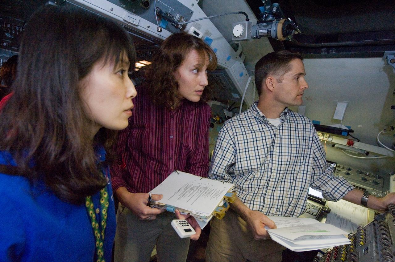 JSC2010-E-006700 (5 Jan. 2010) --- NASA astronauts James P. Dutton Jr., STS-131 pilot; Dorothy Metcalf-Lindenburger (center) and Japan Aerospace Exploration Agency (JAXA) astronaut Naoko Yamazaki, both mission specialists, participate in an undocking timeline training session in the Guidance and Navigation Simulator in the Mission Simulation Development Facility at NASA's Johnson Space Center.