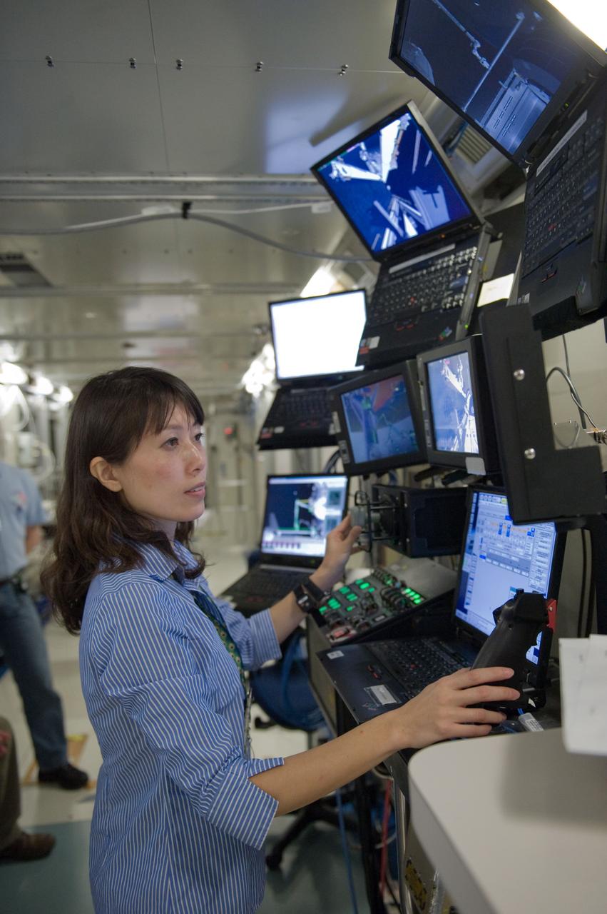 JSC2010-E-008557 (12 Jan. 2010) --- Japan Aerospace Exploration Agency (JAXA) astronaut Naoko Yamazaki, STS-131 mission specialist, participates in a Thermal Protection System (TPS) Orbiter Boom Sensor System (OBSS) training session in the Jake Garn Simulation and Training Facility at NASA?s Johnson Space Center.