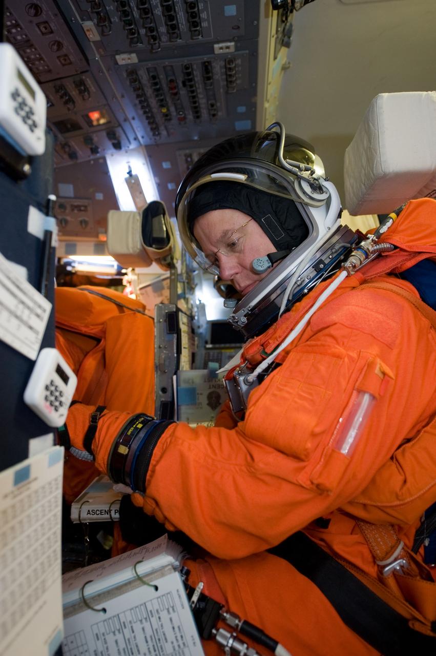 JSC2010-E-014043 (25 Jan. 2010) --- Attired in a training version of his shuttle launch and entry suit, NASA astronaut Tim Kopra, STS-133 mission specialist, participates in a simulation exercise in the motion-base shuttle mission simulator in the Jake Garn Simulation and Training Facility at NASA?s Johnson Space Center.