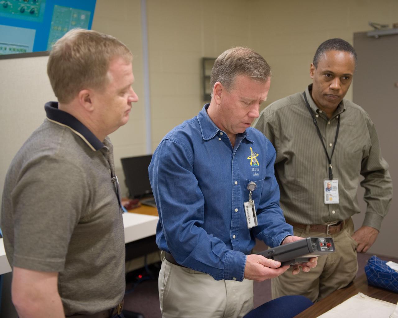 JSC2010-E-014267 (26 Jan. 2010) --- NASA astronauts Steve Lindsey (center), STS-133 commander; Eric Boe (left), pilot; and Alvin Drew, mission specialist, participate in an ISS tools and repair kits training session in the Space Vehicle Mock-up Facility at NASA's Johnson Space Center.