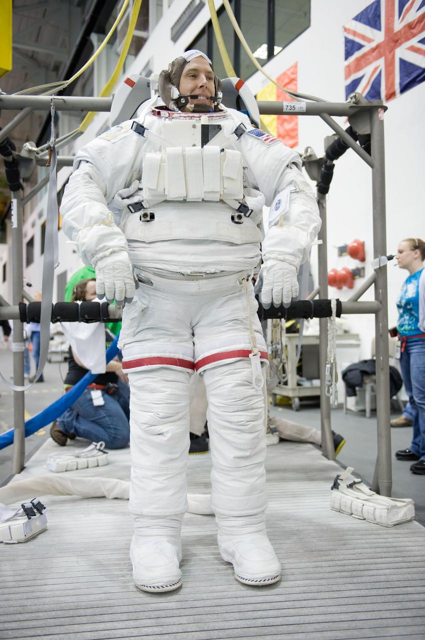 JSC2010-E-014273 (27 Jan. 2010) --- NASA astronaut Andrew Feustel, STS-134 mission specialist, attired in a training version of his Extravehicular Mobility Unit (EMU) spacesuit, awaits the start of a spacewalk training session in the waters of the Neutral Buoyancy Laboratory (NBL) near NASA's Johnson Space Center.