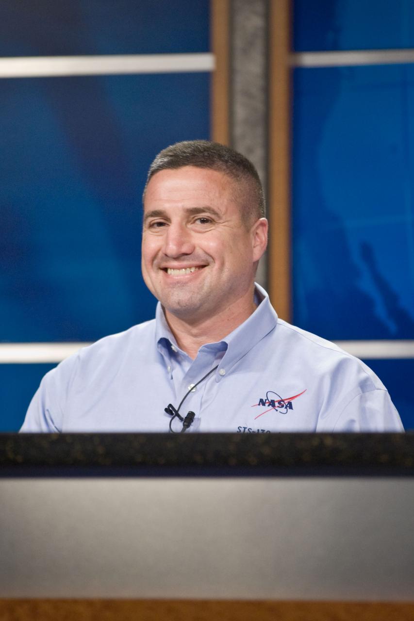 PHOTO DATE: 01-29-10 LOCATION: BLDG 2 PRESS ROOM SUBJECT:  STS-130 Press Conference WORK ORDER:  0274-STS130PC-01-29-10 PHOTOGRAPHER: BILL STAFFORD X34753