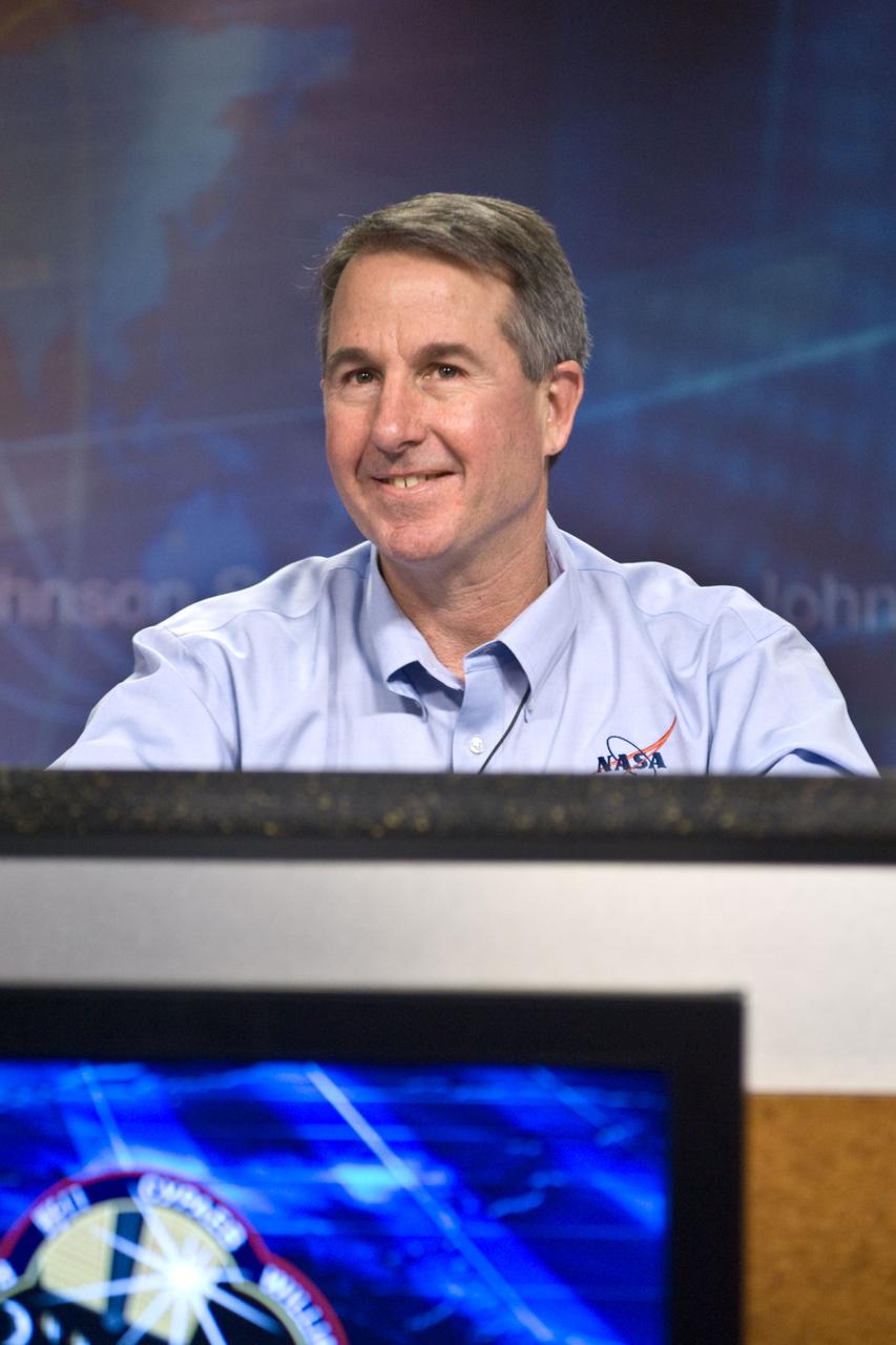 PHOTO DATE: 01-29-10 LOCATION: BLDG 2 PRESS ROOM SUBJECT:  STS-130 Press Conference WORK ORDER:  0274-STS130PC-01-29-10 PHOTOGRAPHER: BILL STAFFORD X34753