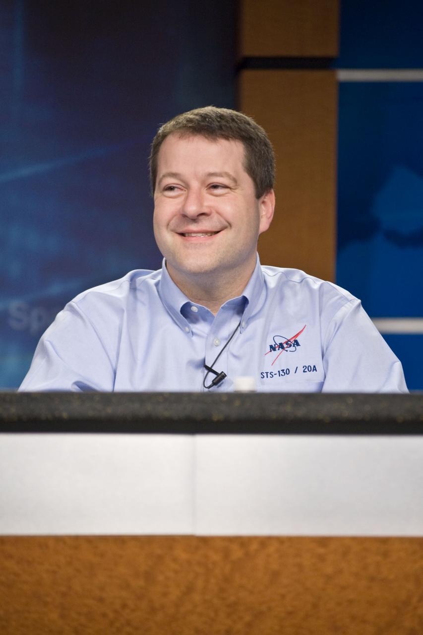 PHOTO DATE: 01-29-10 LOCATION: BLDG 2 PRESS ROOM SUBJECT:  STS-130 Press Conference WORK ORDER:  0274-STS130PC-01-29-10 PHOTOGRAPHER: BILL STAFFORD X34753