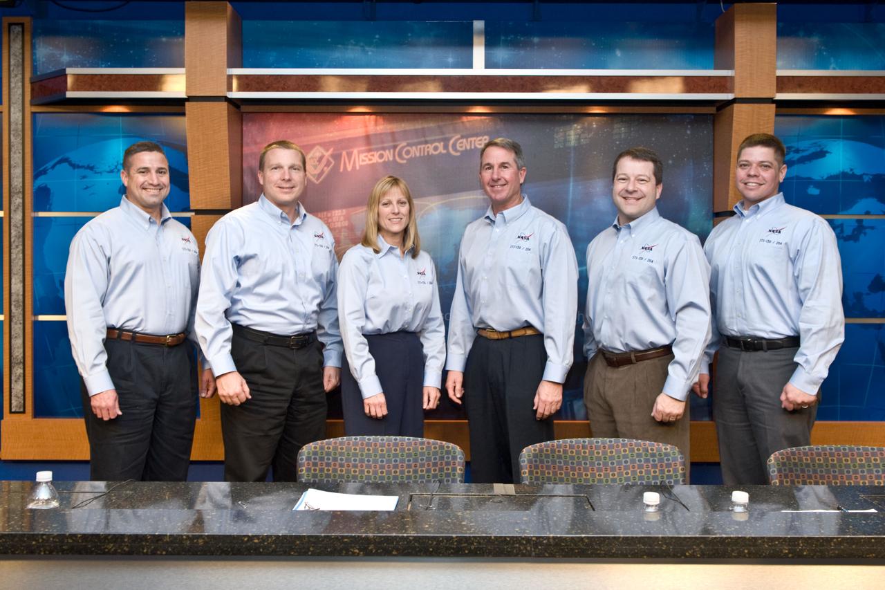 PHOTO DATE: 01-29-10 LOCATION: BLDG 2 PRESS ROOM SUBJECT:  STS-130 Press Conference WORK ORDER:  0274-STS130PC-01-29-10 PHOTOGRAPHER: BILL STAFFORD X34753