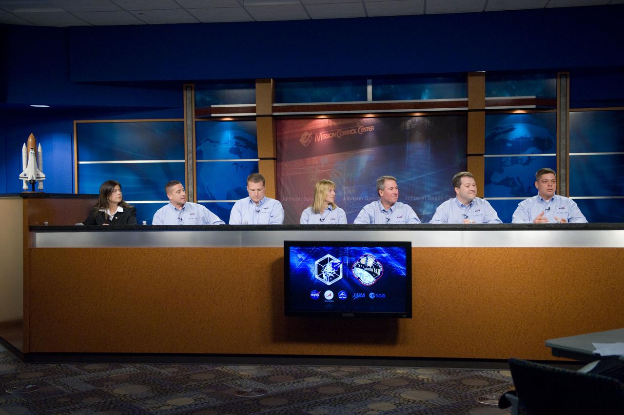 PHOTO DATE: 01-29-10 LOCATION: BLDG 2 PRESS ROOM SUBJECT:  STS-130 Press Conference WORK ORDER:  0274-STS130PC-01-29-10 PHOTOGRAPHER: BILL STAFFORD X34753