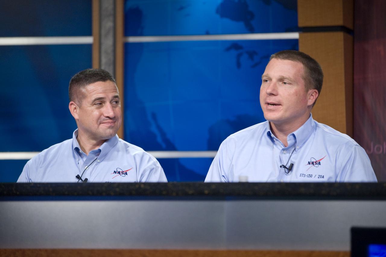 PHOTO DATE: 01-29-10 LOCATION: BLDG 2 PRESS ROOM SUBJECT:  STS-130 Press Conference WORK ORDER:  0274-STS130PC-01-29-10 PHOTOGRAPHER: BILL STAFFORD X34753