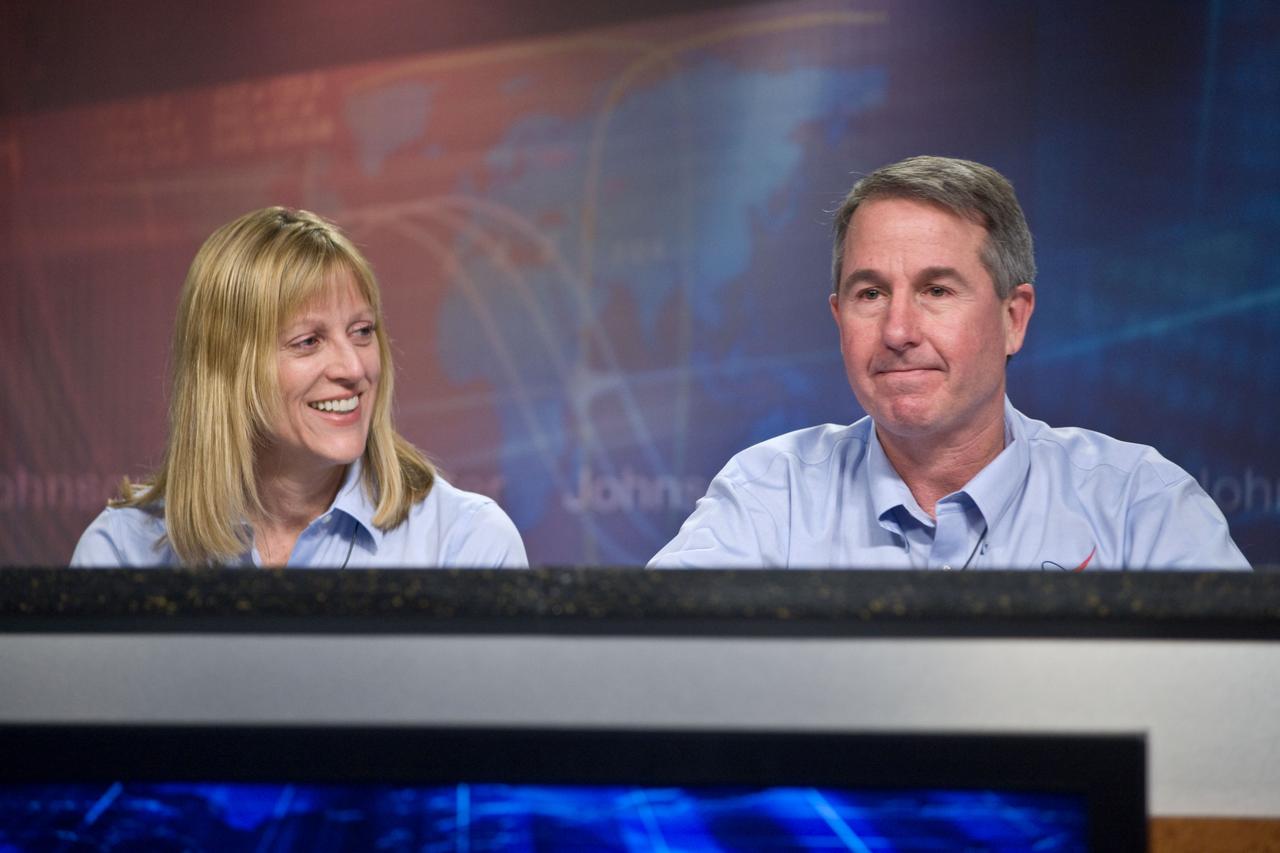 PHOTO DATE: 01-29-10 LOCATION: BLDG 2 PRESS ROOM SUBJECT:  STS-130 Press Conference WORK ORDER:  0274-STS130PC-01-29-10 PHOTOGRAPHER: BILL STAFFORD X34753