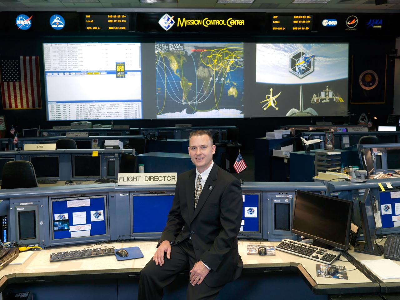 JSC2010-E-017956 (4 Feb. 2010) --- Flight director Norm Knight poses for a portrait in the space shuttle flight control room in the Mission Control Center at NASA's Johnson Space Center.