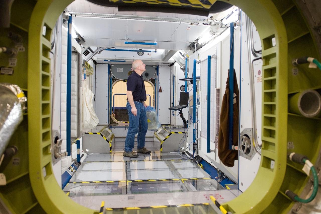 JSC2010-E-019458 (8 Feb. 2010) --- NASA astronaut Alan Poindexter, STS-131 commander, participates in a training session in an International Space Station mock-up/trainer in the Space Vehicle Mock-up Facility at NASA's Johnson Space Center.