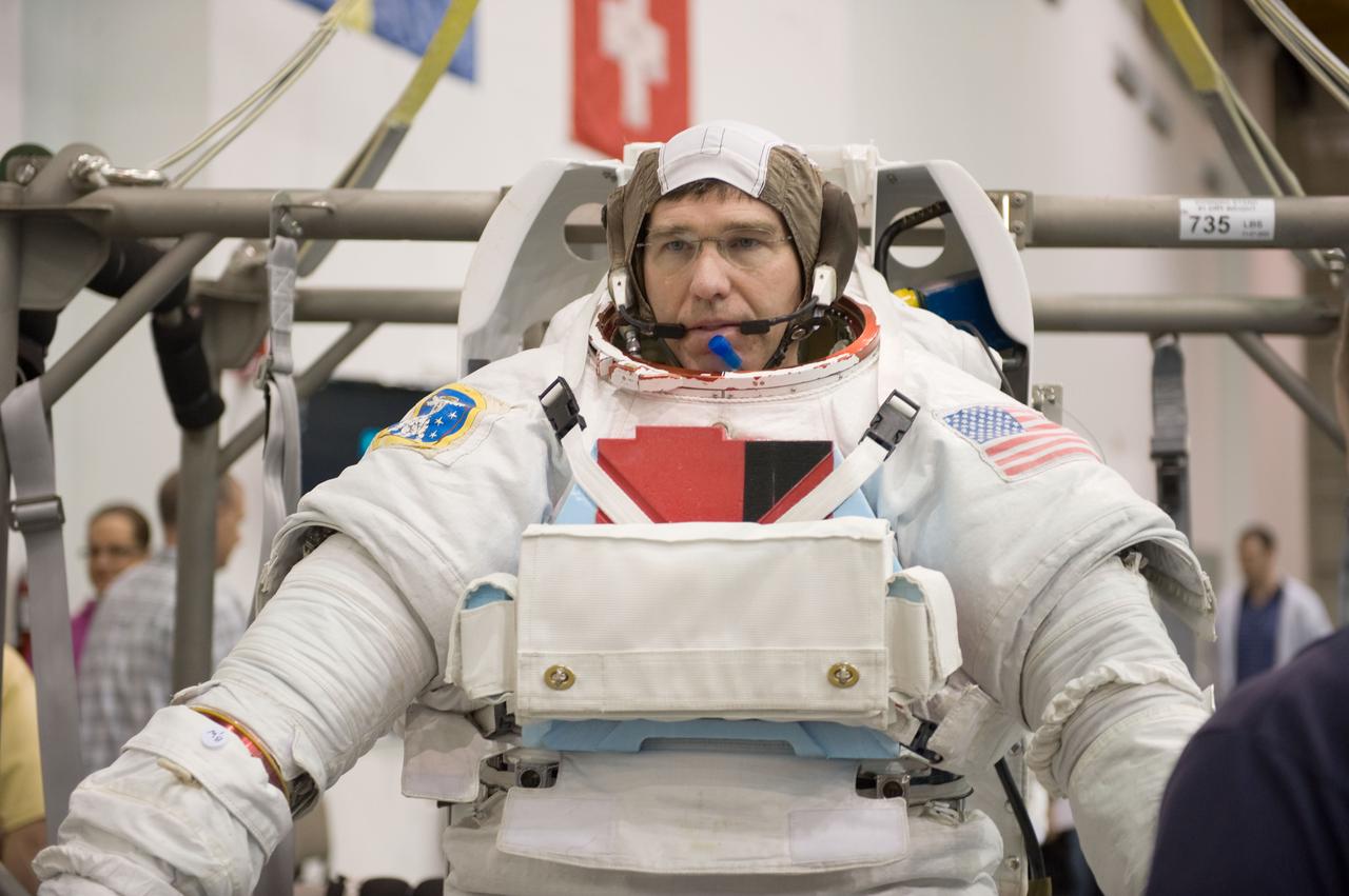 JSC2010-E-019611 (8 Feb. 2010) --- NASA astronaut Steve Bowen, STS-132 mission specialist, attired in a training version of his Extravehicular Mobility Unit (EMU) spacesuit, awaits the start of a spacewalk training session in the waters of the Neutral Buoyancy Laboratory (NBL) near NASA's Johnson Space Center.