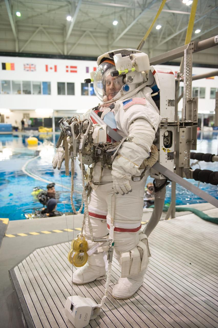 JSC2010-E-019622 (8 Feb. 2010) --- NASA astronaut Garrett Reisman, STS-132 mission specialist, attired in a training version of his Extravehicular Mobility Unit (EMU) spacesuit, awaits the start of a spacewalk training session in the waters of the Neutral Buoyancy Laboratory (NBL) near NASA's Johnson Space Center.