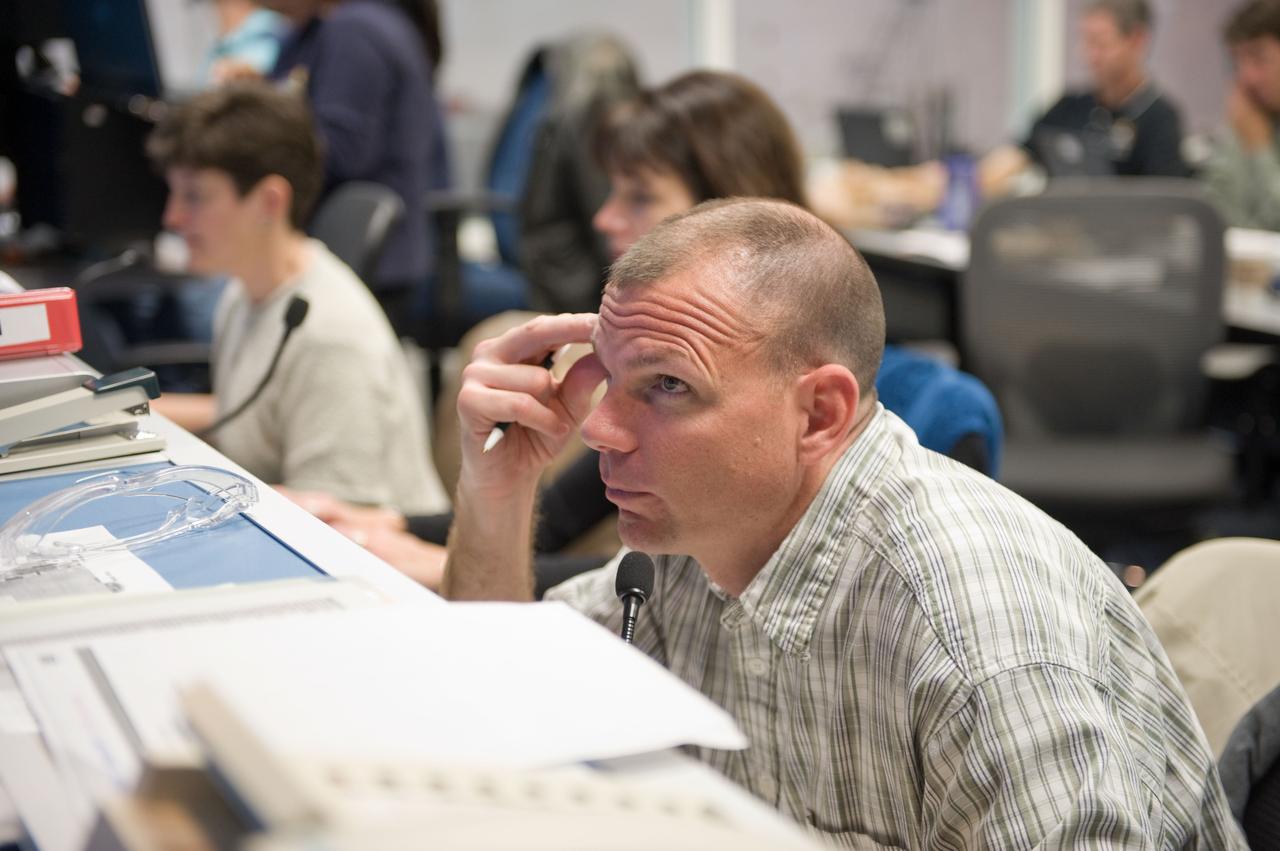 JSC2010-E-019631 (8 Feb. 2010) --- NASA astronaut Tony Antonelli, STS-132 pilot, participates in a training session in the simulation control area in the Neutral Buoyancy Laboratory (NBL) at the Sonny Carter Training Facility near NASA's Johnson Space Center.