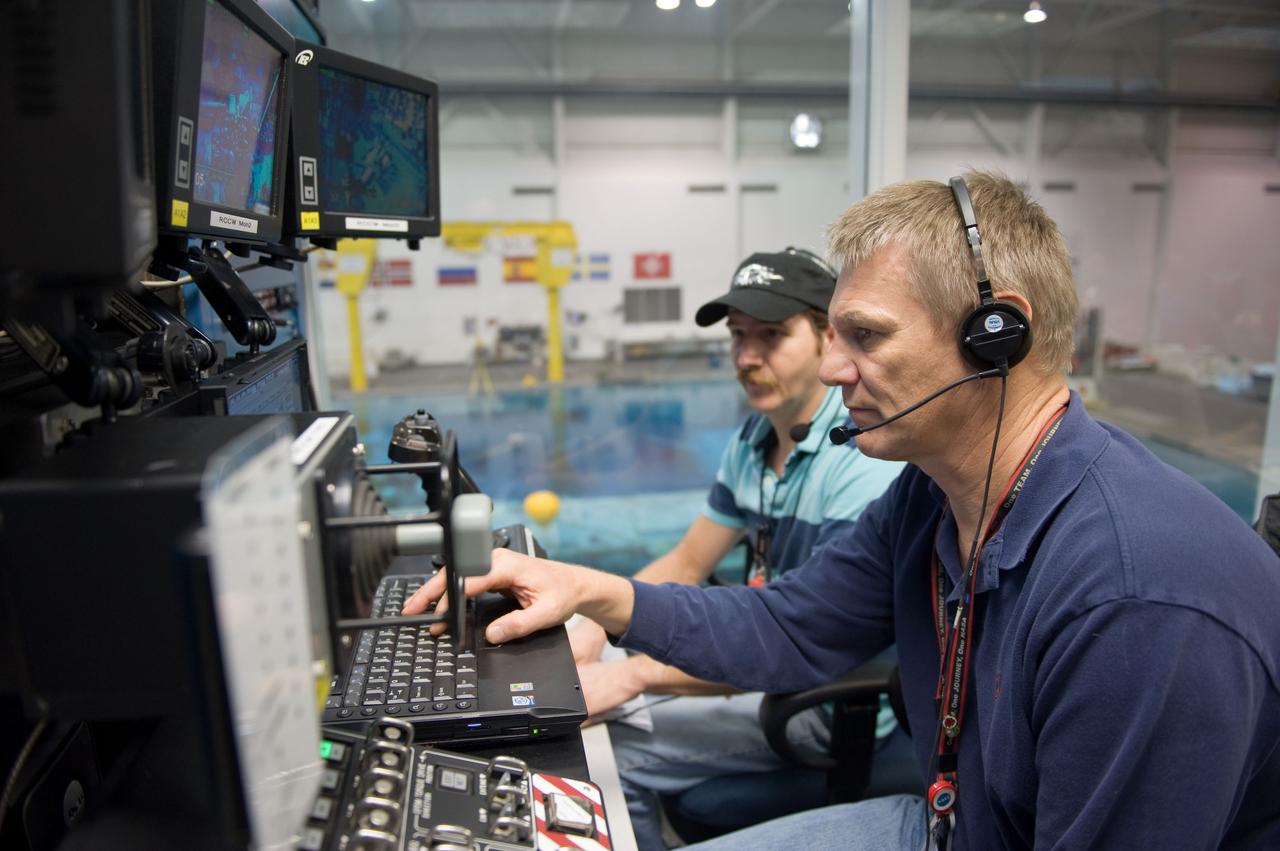 JSC2010-E-019632 (8 Feb. 2010) --- NASA astronaut Piers Sellers, STS-132 mission specialist, participates in a training session in the simulation control area in the Neutral Buoyancy Laboratory (NBL) at the Sonny Carter Training Facility near NASA's Johnson Space Center.
