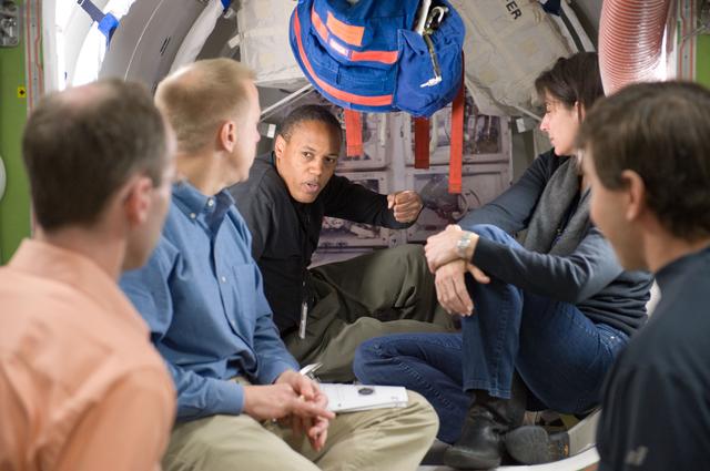 NASA image: STS-133 SSMTF ISS JNT AL HDW 31105 training.