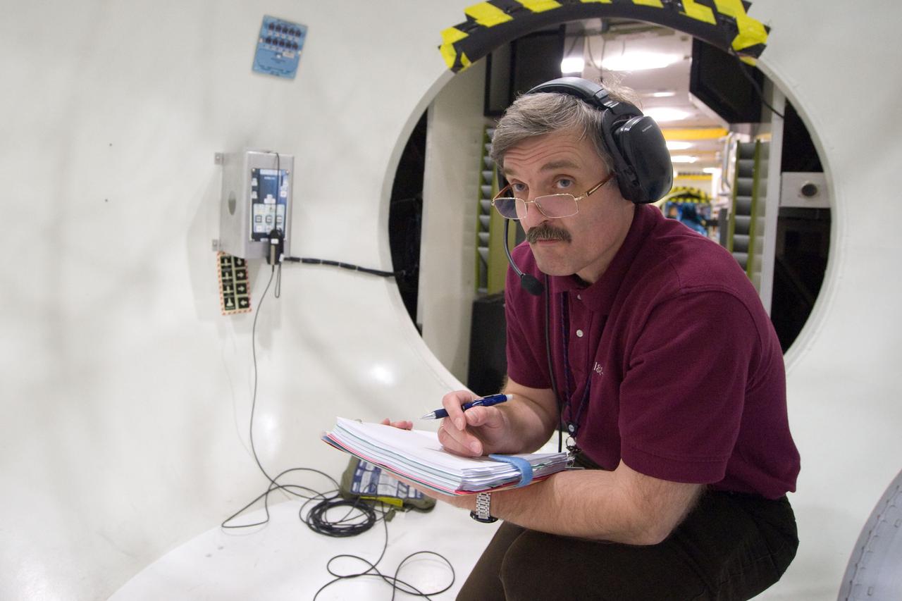 JSC2010-E-024386 (18 Feb. 2010) --- Russian cosmonaut Alexander Kaleri, Expedition 25/26 flight engineer, participates in a training session in an International Space Station mock-up/trainer in the Space Vehicle Mock-up Facility at NASA's Johnson Space Center.