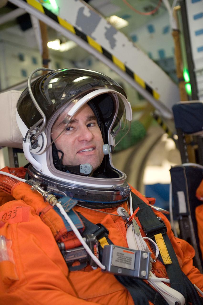 JSC2010-E-024596 (11 Feb. 2010) --- Attired in a training version of his shuttle launch and entry suit, NASA astronaut Greg Chamitoff, STS-134 mission specialist, participates in a training session on the middeck of the crew compartment trainer (CCT-2) in the Space Vehicle Mockup Facility at NASA's Johnson Space Center.