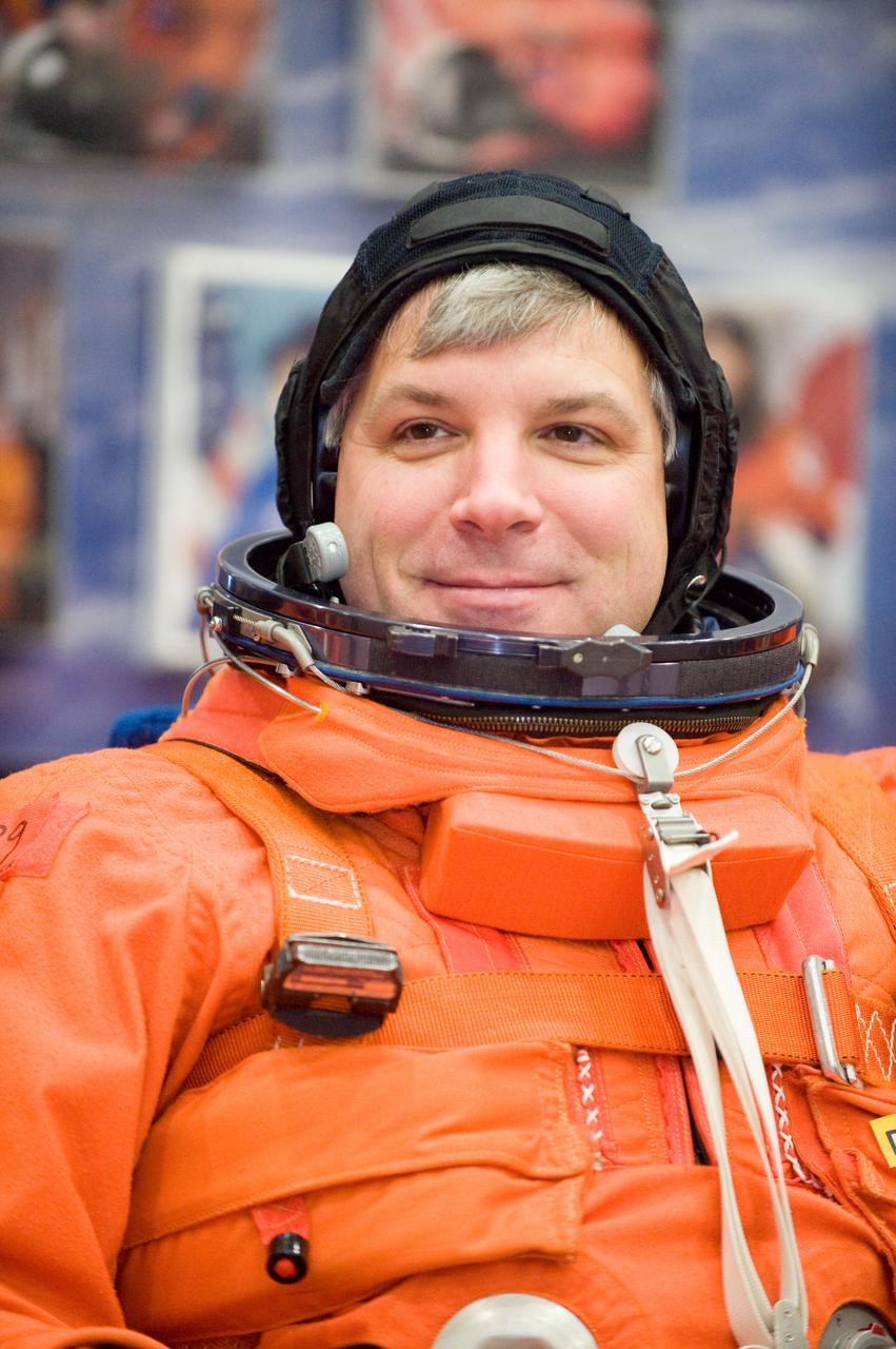 JSC2010-E-024607 (11 Feb. 2010) --- NASA astronaut Gregory H. Johnson, STS-134 pilot, attired in a training version of his shuttle launch and entry suit, awaits the start of a training session in the crew compartment trainer (CCT-2) in the Space Vehicle Mockup Facility at NASA's Johnson Space Center.