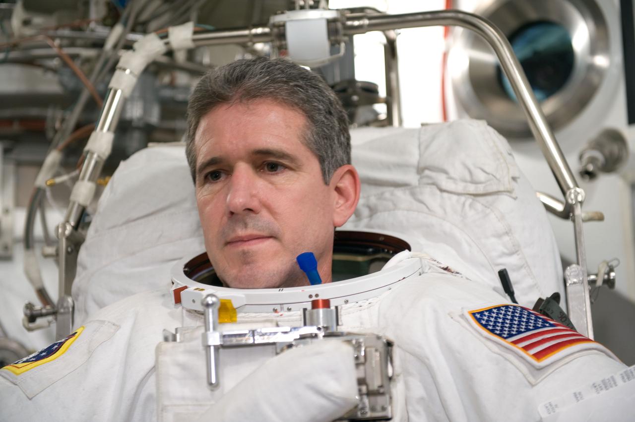JSC2010-E-026878 (26 Feb. 2010) --- NASA astronaut Michael Good, STS-132 mission specialist, participates in an Extravehicular Mobility Unit (EMU) spacesuit fit check in the Space Station Airlock Test Article (SSATA) in the Crew Systems Laboratory at NASA's Johnson Space Center.