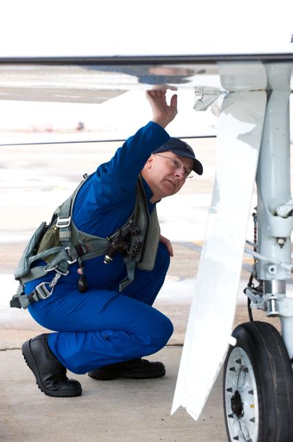 NASA image: STS-131 crew preparing for their T-38 flight to KSC for TCDT