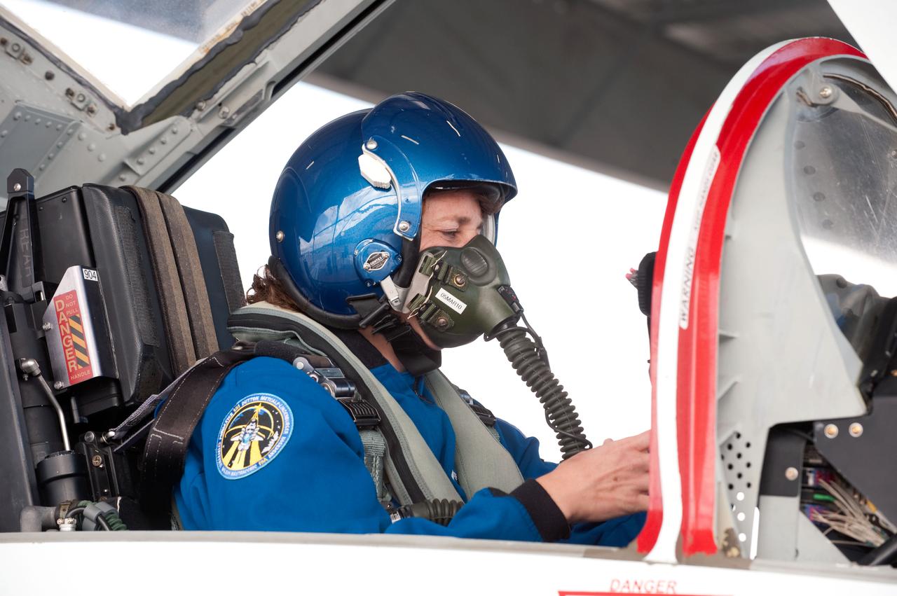 JSC2010-E-032823 (1 March 2010) --- NASA astronaut Dorothy Metcalf-Lindenburger, STS-131 mission specialist, prepares for a flight in a NASA T-38 trainer jet from Ellington Field near NASA's Johnson Space Center to Kennedy Space Center, Florida.