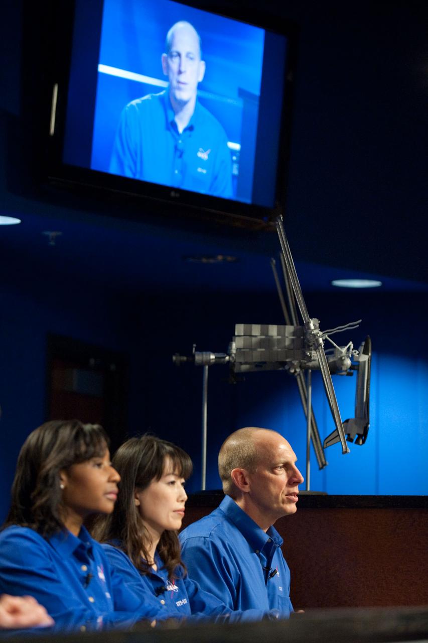 JSC2010-E-038814 (9 March 2010) --- Japan Aerospace Exploration Agency (JAXA) astronaut Naoko Yamazaki (center); along with NASA astronauts Stephanie Wilson and Clayton Anderson, all STS-131 mission specialists, are pictured during an STS-131 preflight press conference at NASA's Johnson Space Center.