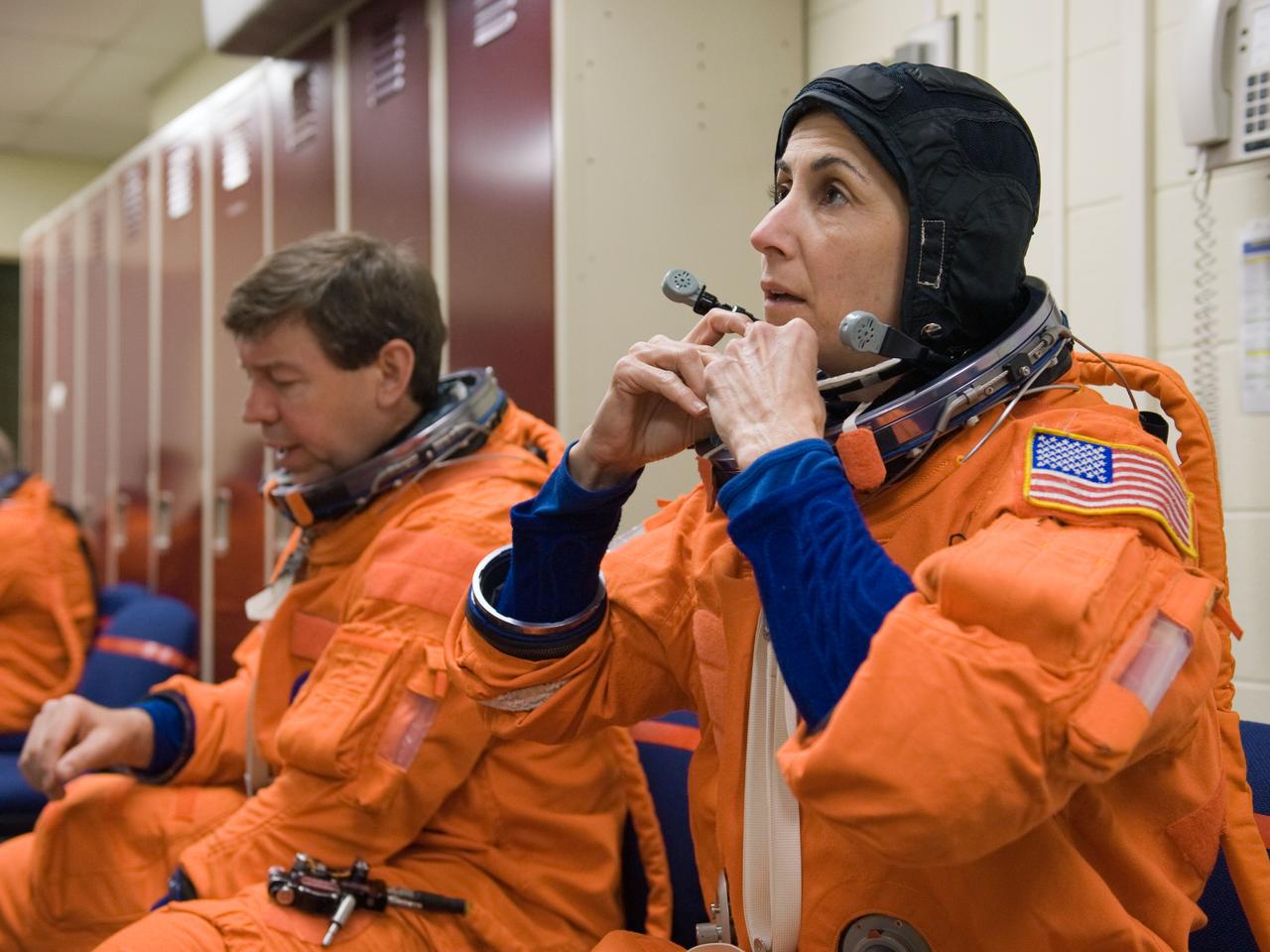 PHOTO DATE: 03-23-10 LOCATION: Bldg 9NW, CCTII SUBJECT: STS-133 crew during CCTII Post Insertion/Deorbit Prep training PHOTOGRAPHER: James Blair