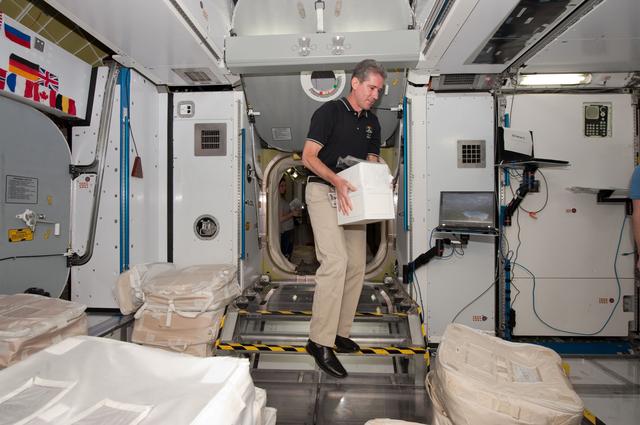NASA image: STS-132 crew during Transfer Hands-On Practice trainiing