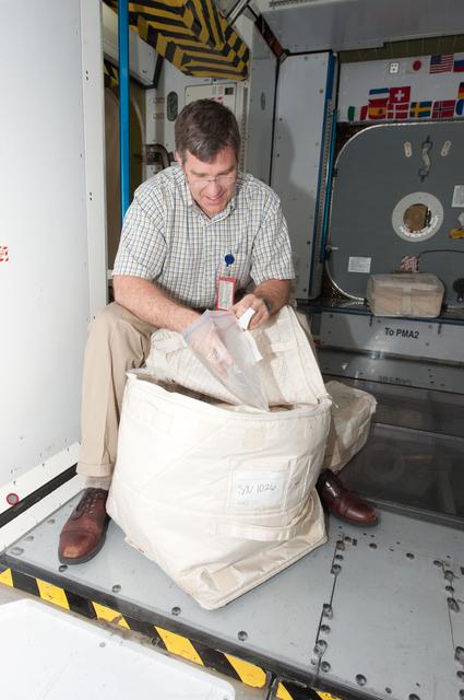 NASA image: STS-132 crew during Transfer Hands-On Practice trainiing