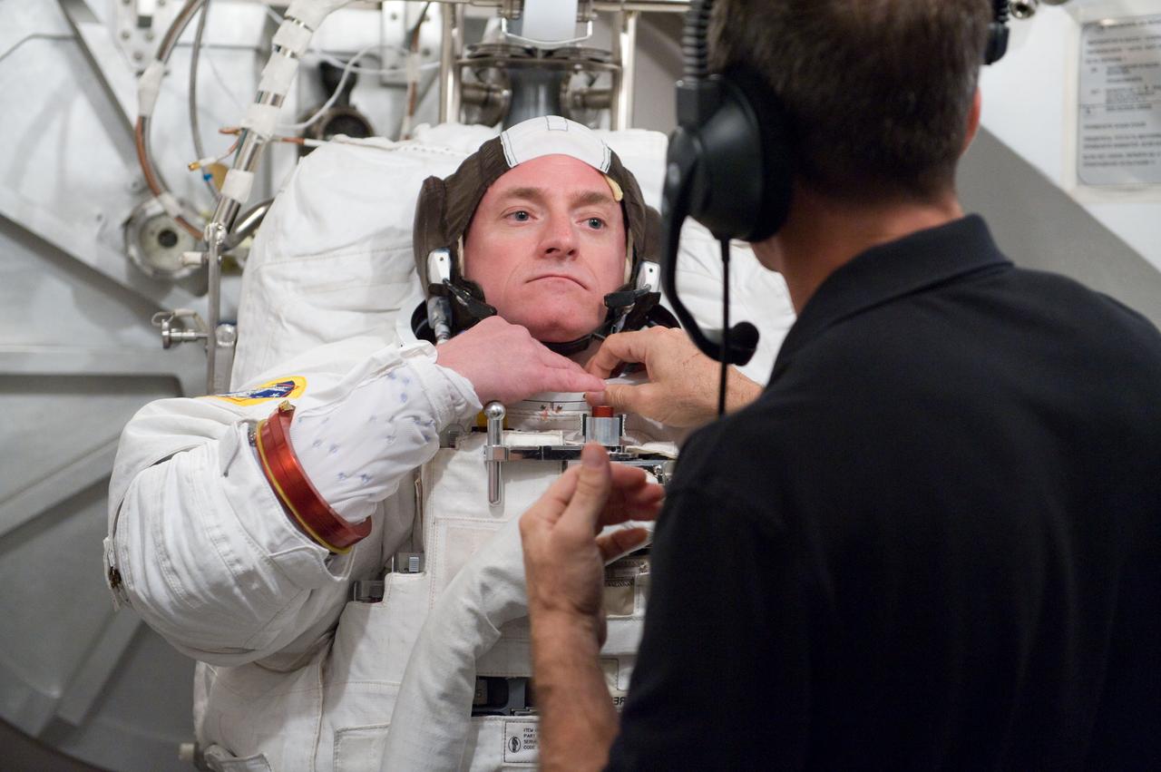 PHOTO DATE: 14 April 2010 LOCATION: Bldg 7/SSATA Chamber SUBJECT: Astronaut Scott Kelly during EMU PHOTOGRAPHER: Mark Sowa