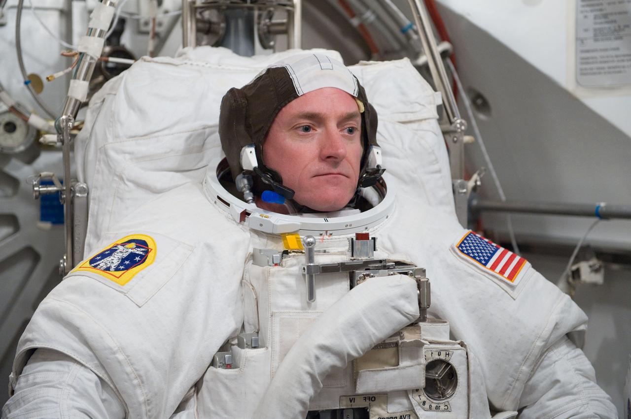 PHOTO DATE: 14 April 2010 LOCATION: Bldg 7/SSATA Chamber SUBJECT: Astronaut Scott Kelly during EMU PHOTOGRAPHER: Mark Sowa