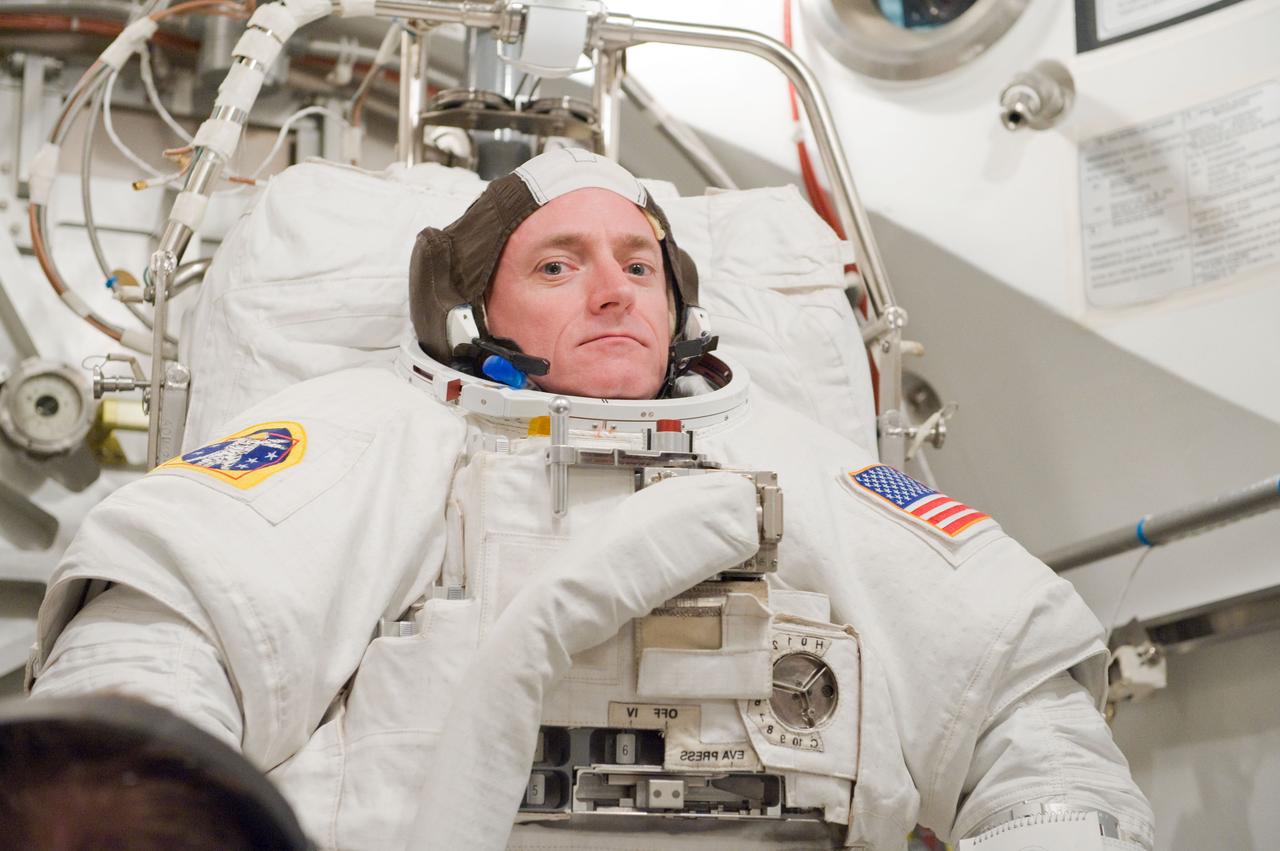 PHOTO DATE: 14 April 2010 LOCATION: Bldg 7/SSATA Chamber SUBJECT: Astronaut Scott Kelly during EMU PHOTOGRAPHER: Mark Sowa