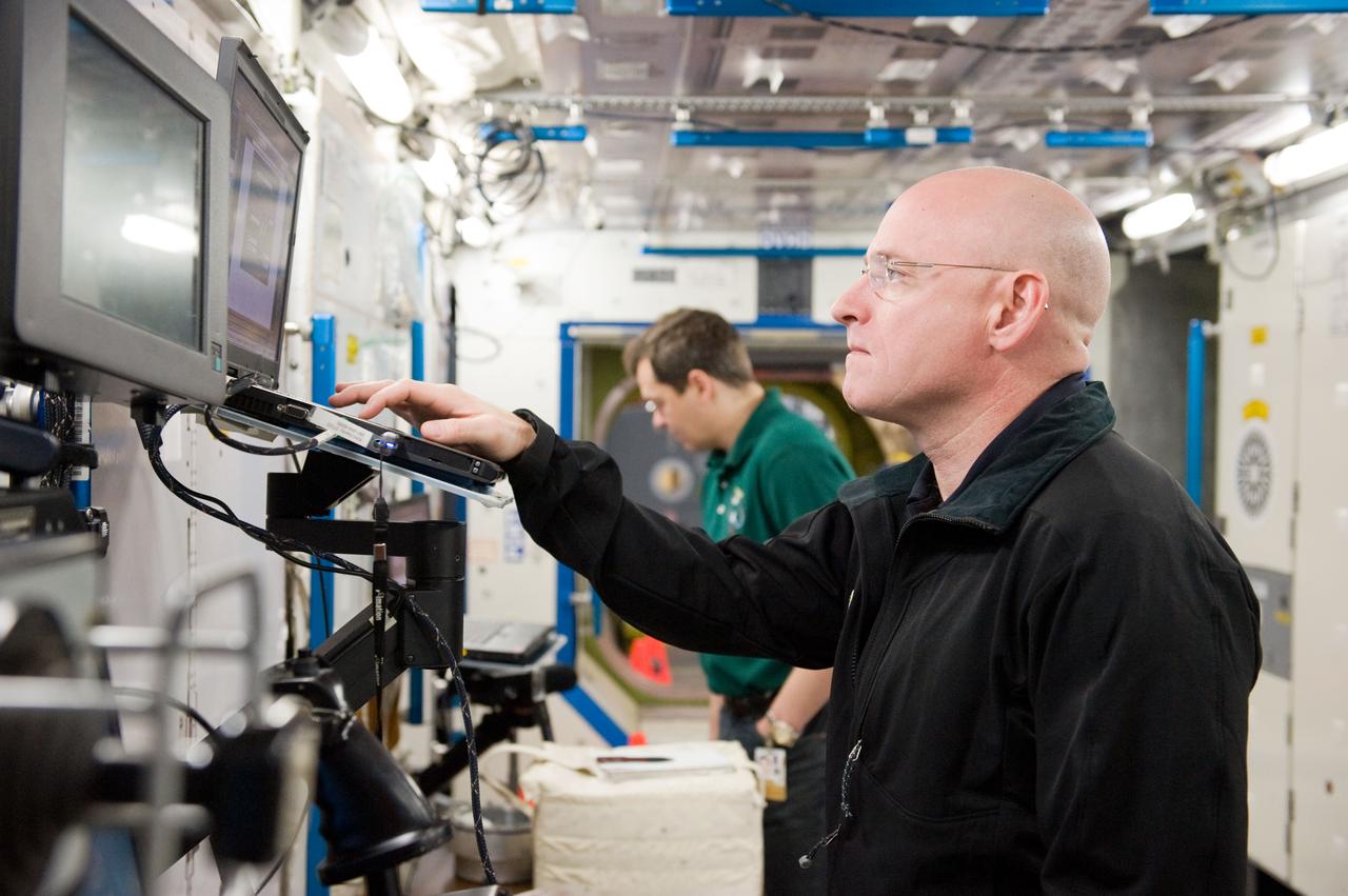 PHOTO DATE:  04-23-10 LOCATION: Bldg 9NW, ISS Mockup SUBJECT:   Expedition 25 crew members, Kaleri, Skripochka and S. Kelly during routine ops training.  PHOTOGRAPHER:  James Blair