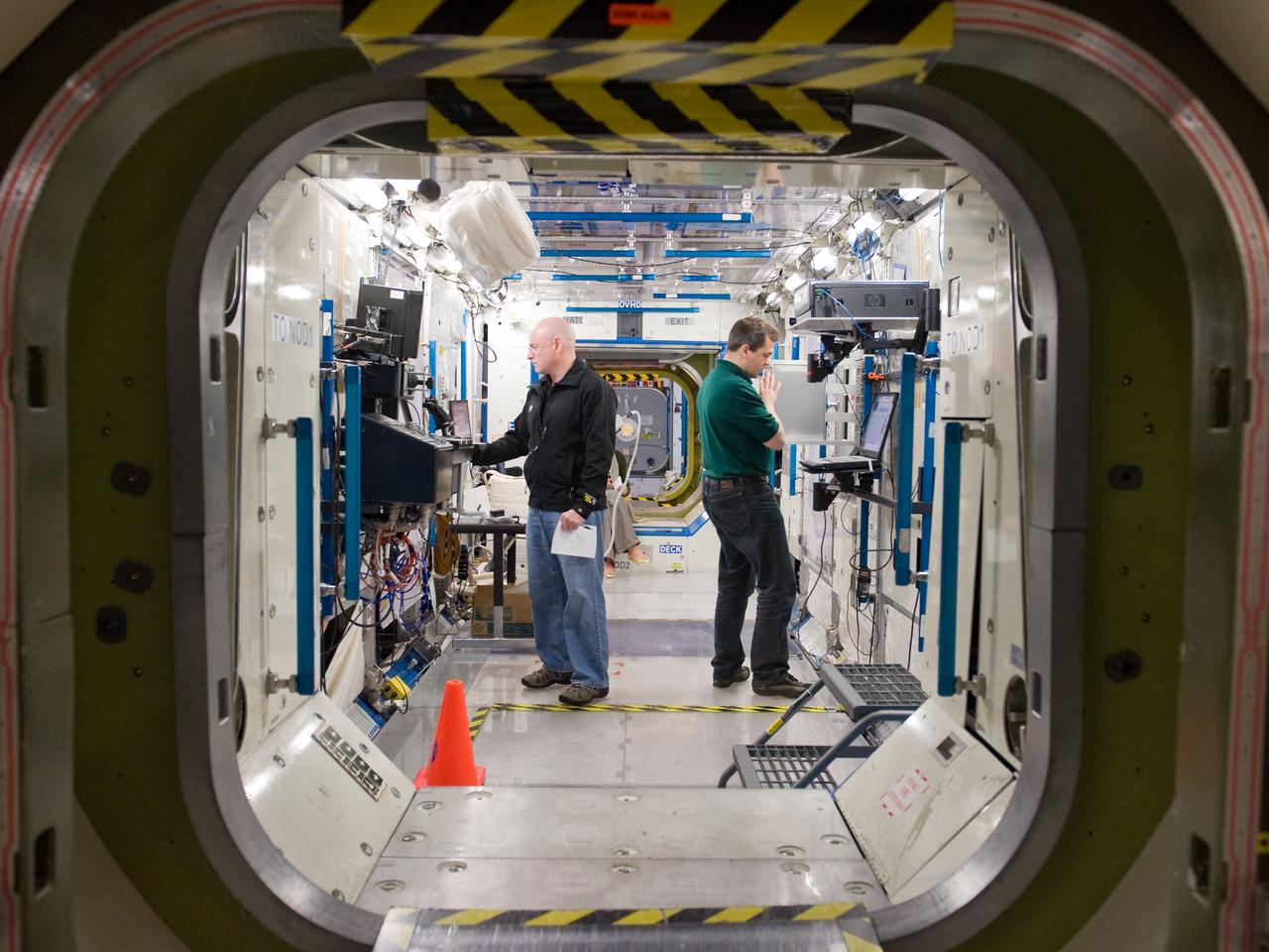 PHOTO DATE:  04-23-10 LOCATION: Bldg 9NW, ISS Mockup SUBJECT:   Expedition 25 crew members, Kaleri, Skripochka and S. Kelly during routine ops training.  PHOTOGRAPHER:  James Blair