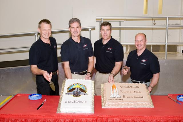 NASA image: STS-132 cake cutting ceremony