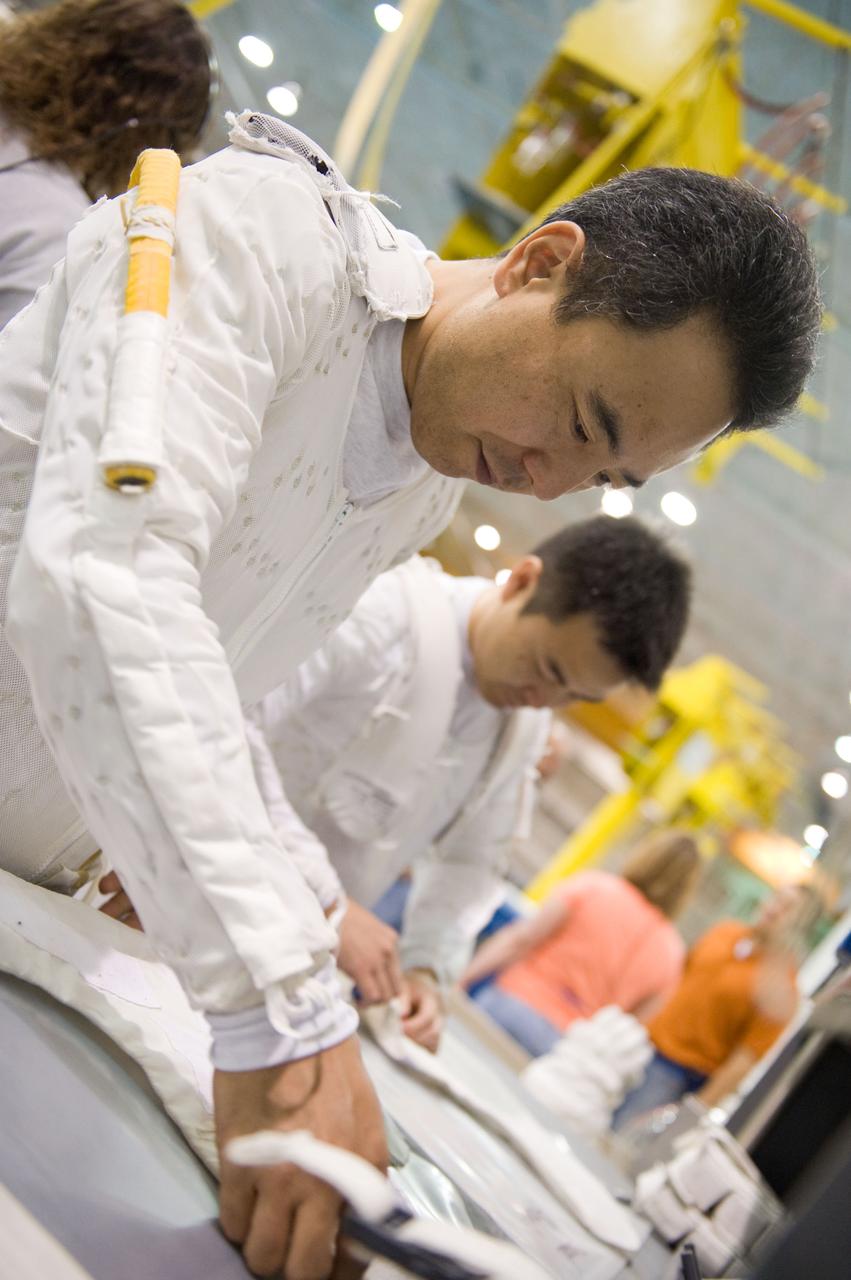 PHOTO DATE:  05-04-10 LOCATION:NBL TOPSIDE SUBJECT:  Satoshi Furukawa and Aki Hoshide during their EVA Skills for training at the NBL WORK ORDER:1327-NBLJAXA-05-04-10 PHOTOGRAPHER:  BILL STAFFORD 