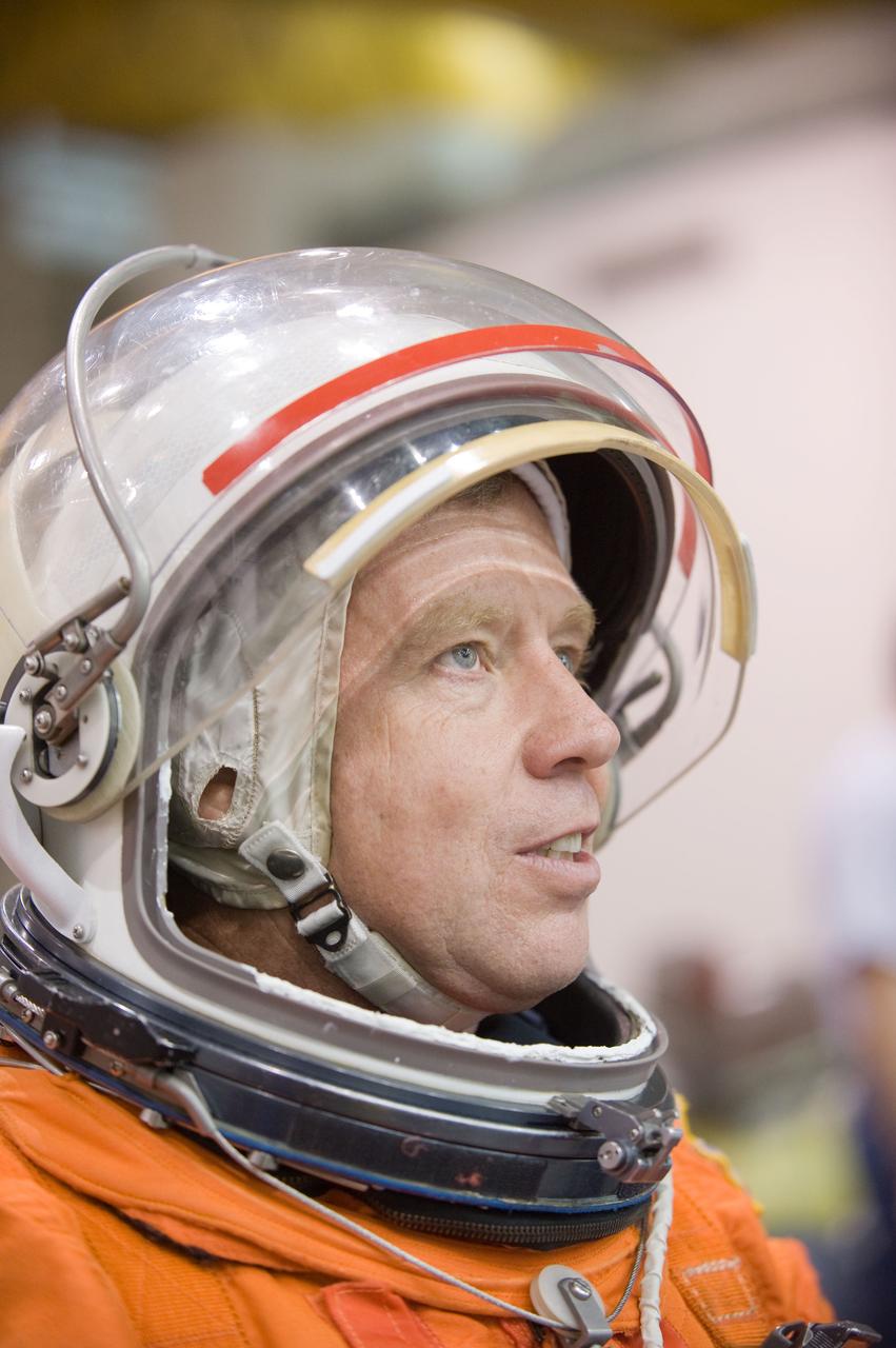 JSC2010-E-075048 (7 May 2010) --- NASA astronaut Steve Lindsey, STS-133 commander, attired in a training version of his shuttle launch and entry suit, awaits the start of a training session in the Neutral Buoyancy Laboratory (NBL) near NASA's Johnson Space Center.