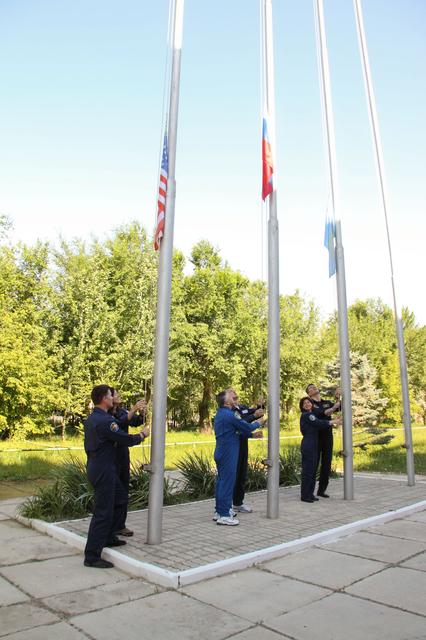 NASA image: Expedition 24 preflight