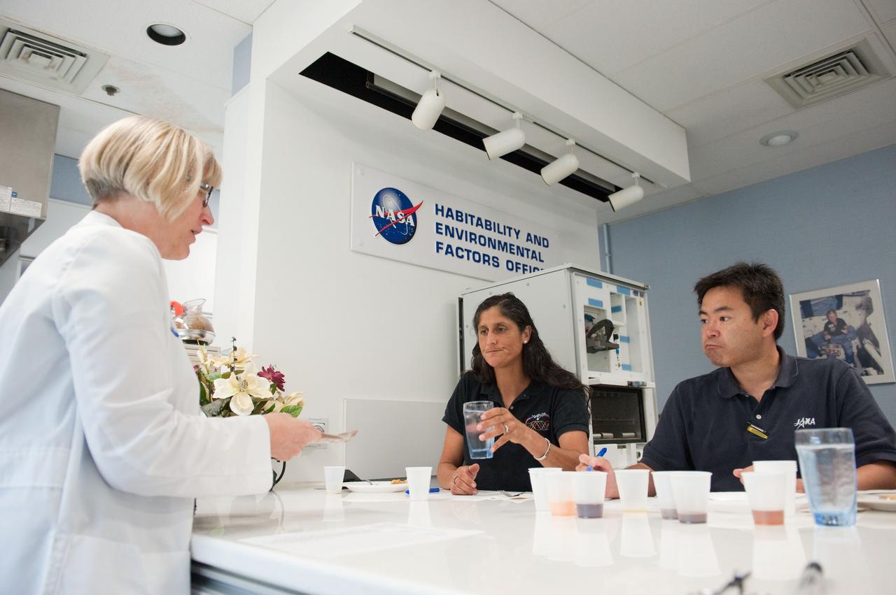 PHOTO DATE:  07-01-10 LOCATION: Bld g 17,  Food Lab SUBJECT:  Expedition 32 crew members Sunita Williams and Akihiko Hoshide (JAXA) with Expedition 31 crew member Joe Acaba during their missions food tasting PHOTOGRAPHER:  James Blair